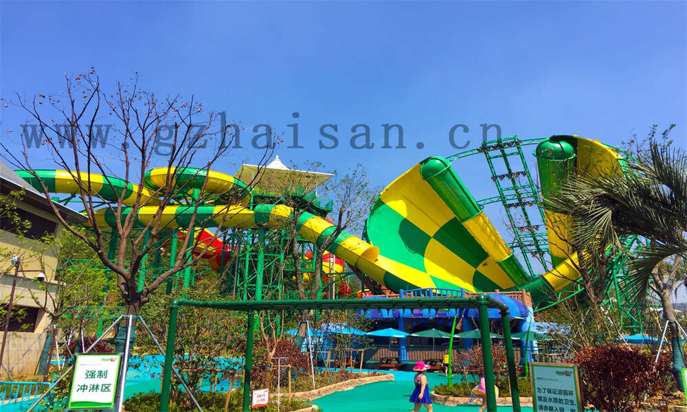 如何规划水上乐园的治安和安保设施？