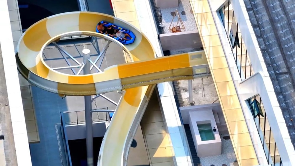 激流过山车｜当速度拥抱水花，掀起水上狂欢盛宴